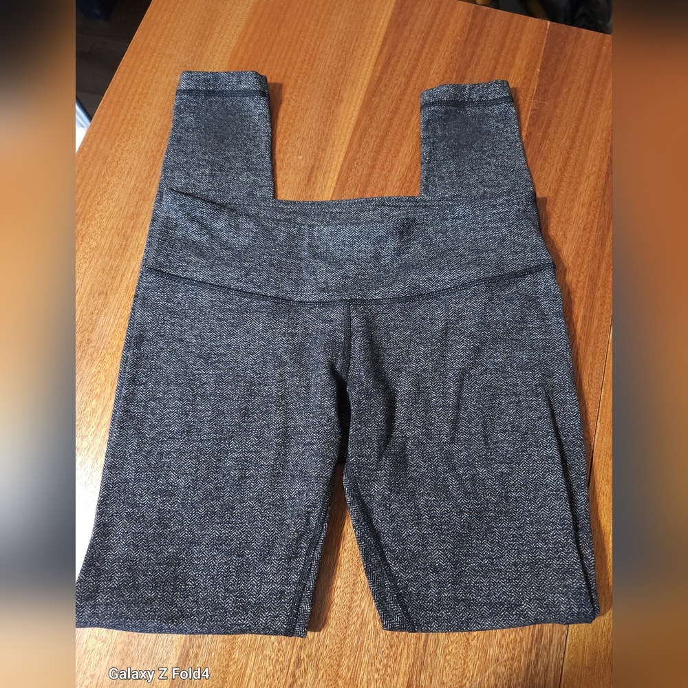 Lululemon Gray Patterned Leggings SZ 8